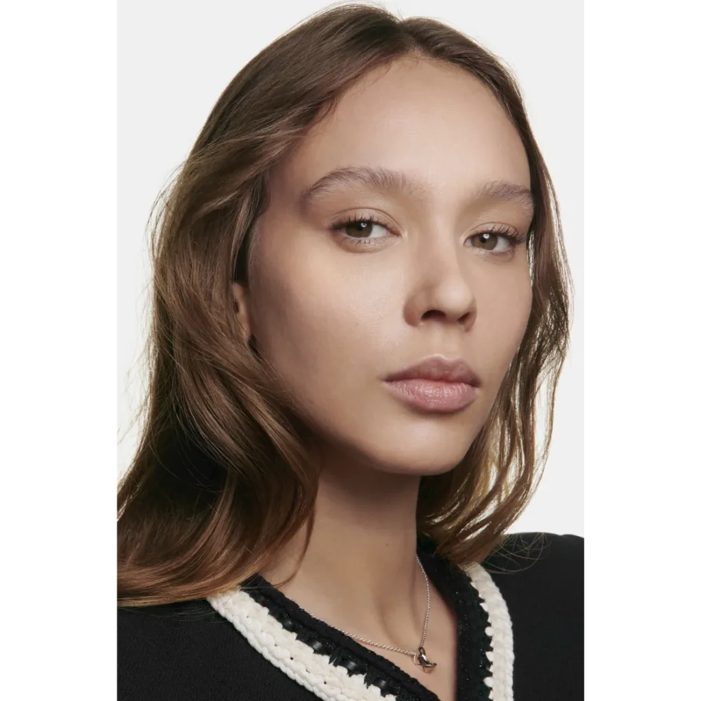 Chanel Les Beiges Healthy Glow Foundation Hydration and Longwear