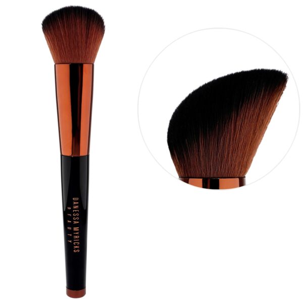 Danessa Myricks Yummy Face 1.0 All Over Complexion Brush