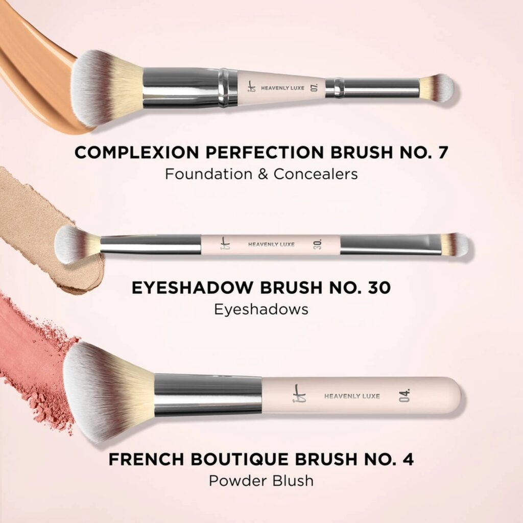 مجموعة فرش المكياج من It Cosmetics للاحتفال بالمظهر الإبداعي + حقيبة سفر فاخرة