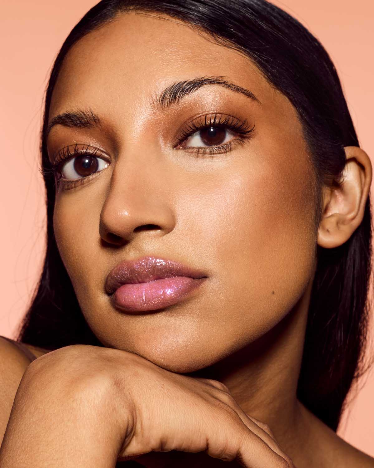 مجموعة شفاه مكونة من قطعتين مع تحديد وإضاءة من Fenty Beauty بواسطة ريهانا