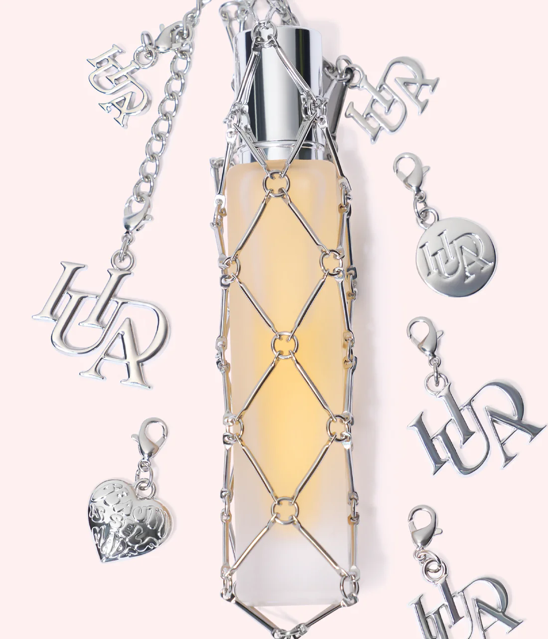 حاملة عطر للسفر من هدى بيوتي مزودة بتعليقات