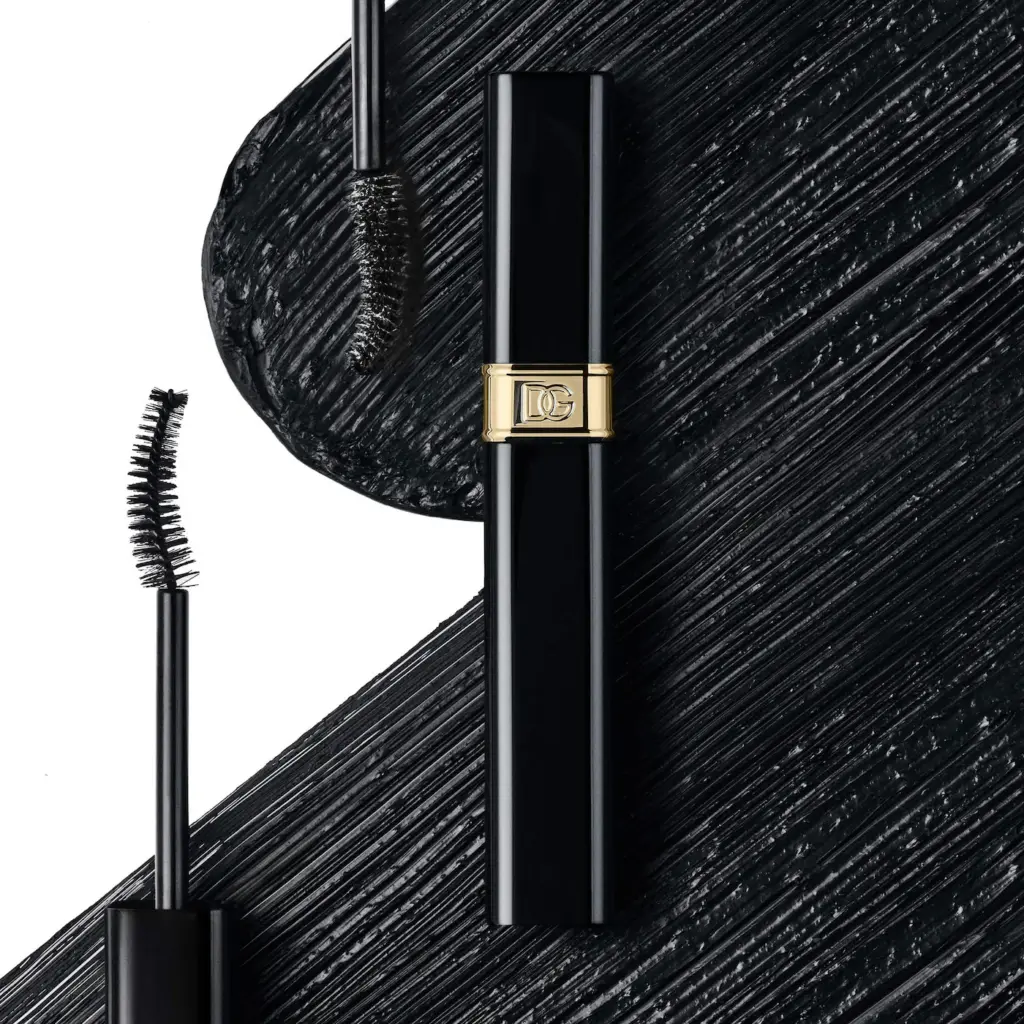 دولتشي آند غابانا ماسكارا "ماي لاش سيدكشن" (My Lash Seduction) - تطويل الرموش، منحها مظهراً بانورامياً، وتجعيدها، مع ثبات يدوم 24 ساعة.