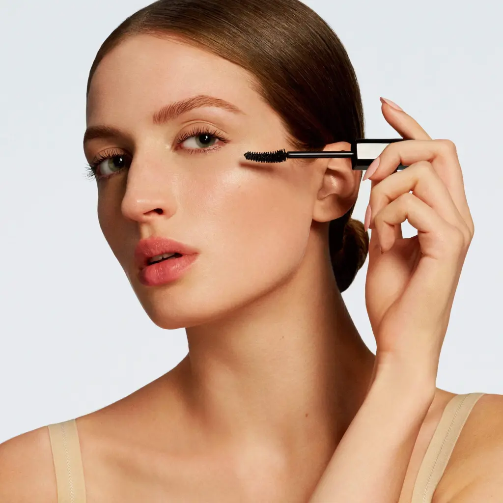 دولتشي آند غابانا ماسكارا "ماي لاش سيدكشن" (My Lash Seduction) - تطويل الرموش، منحها مظهراً بانورامياً، وتجعيدها، مع ثبات يدوم 24 ساعة.