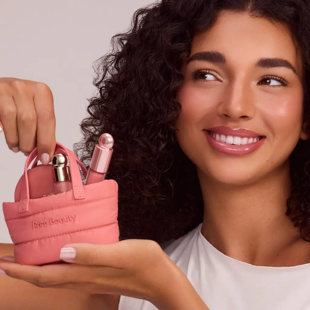 مجموعة هدايا المكياج "Hope Faves" المكونة من 4 قطع من "رير بيوتي باي سيلينا غوميز"